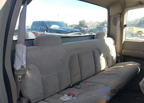 1998 Chevrolet K1500 Fleetside z USA, uszkodzony, nr VIN 2GCEK19RXW1269210